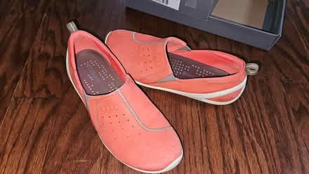 Photo of free Ecco women shoes, eu37, us6.5 (by luxmanor school) #2