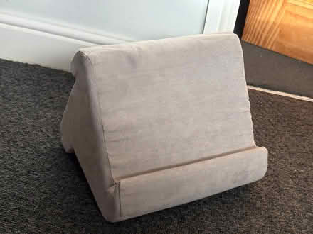 Photo of free iPad cushion (Starkholmes DE4) #1