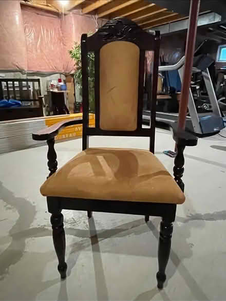 Photo of Chair with arms for elderly person (L5L 5P5) #1