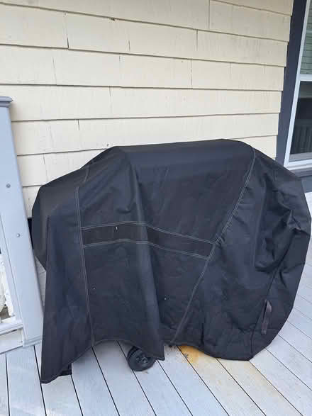 Photo of free Gas grill + cover (St. Paul Mac groveland) #1