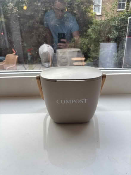 Photo of free Small food bin (Streatham Hill) #1