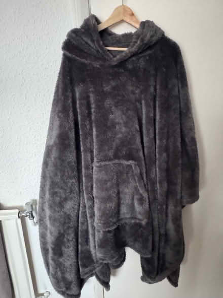 Photo of free Men’s grey fleece oodie (ME5) #1