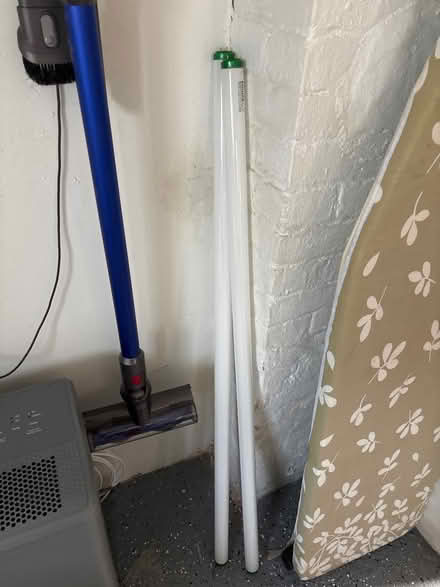 Photo of free 36" 40W fluorescent tubes (S Stewart Ave & E Ash St) #1