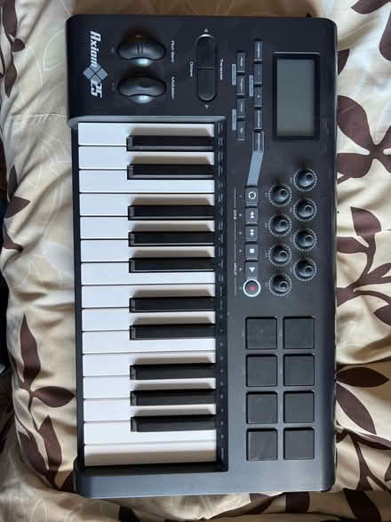 Photo of free M Audio PC midi controller (HP12 Nr Booker Airfield) #1