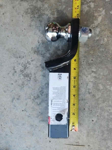 Photo of free Trailer hitch - short drop (north Pontiac) #1