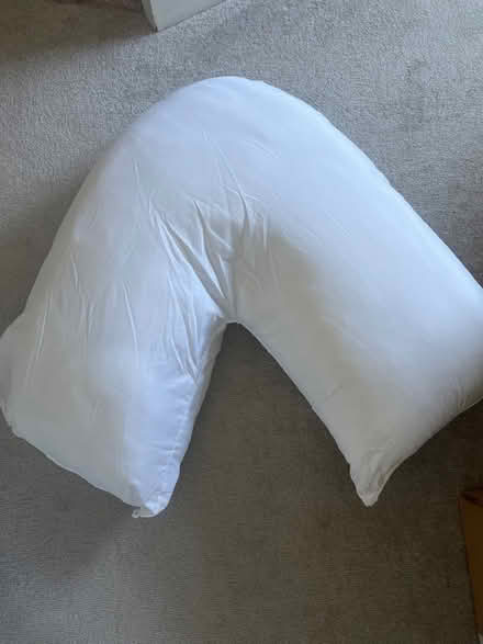 Photo of free V pillow (St Margarets TW1) #1