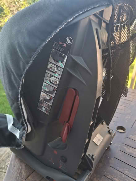 Photo of free Britax childs car seat 9/18kg (billericay essex) #4