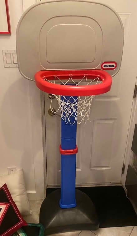 Photo of free Kiddie basketball hoop (Dupont Circle) #1
