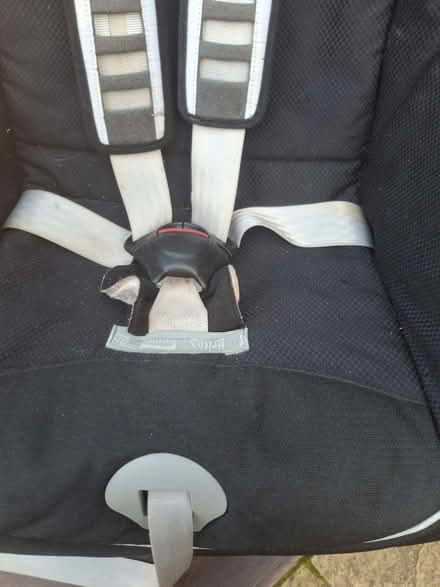 Photo of free Britax childs car seat 9/18kg (billericay essex) #2