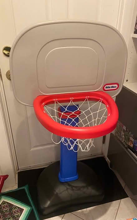 Photo of free Kiddie basketball hoop (Dupont Circle) #2