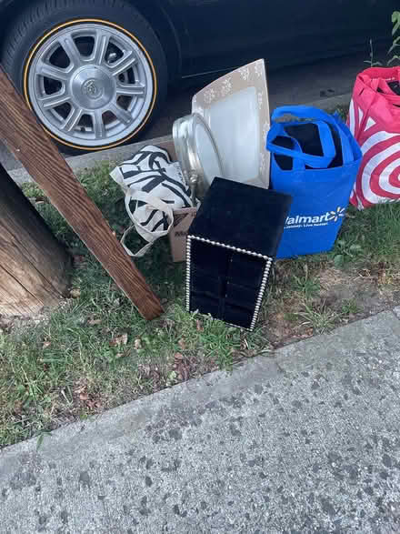Photo of free items curbside pickup (Mount Vernon) #2