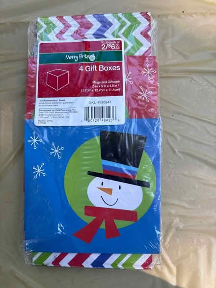 Photo of free Christmas gift boxes and bags (Ossining) #1