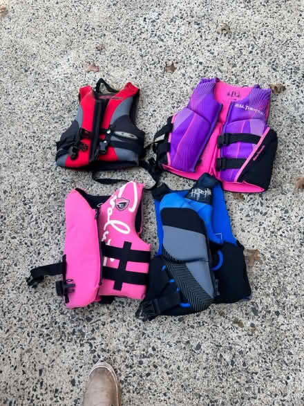 Photo of free 4 Kids life jackets (FFX/Centreville near Costco) #1