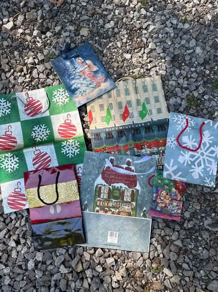 Photo of free Christmas gift boxes and bags (Ossining) #2