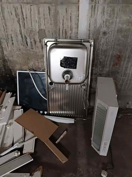 Photo of free Sink, extractor and cooker with hob top (Boscombe BH1) #2