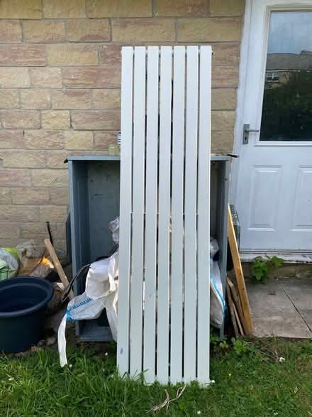 Photo of free modern radiator 178 x 48 cms (Greaves LA1) #1