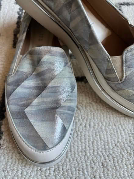 Photo of free RON WHITE women’s sneakers 39 (Rego Park) #2