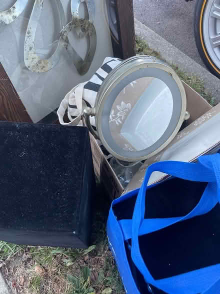Photo of free items curbside pickup (Mount Vernon) #1