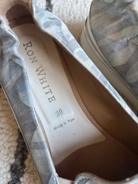 Photo of free RON WHITE women’s sneakers 39 (Rego Park) #3