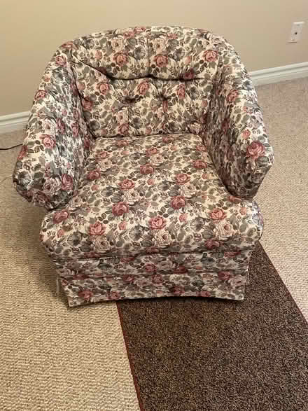 Photo of free swivel rocker chair (Manotick) #1