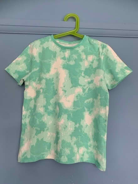 Photo of free Child’s green t-shirt (Tilehurst RG30) #1