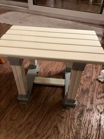 Photo of free Bath/shower seat (Ruislip UB10) #1