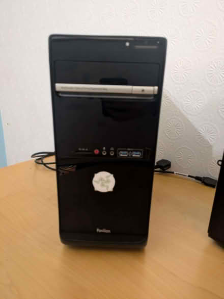 Photo of free Desktop computers for parts - one doesn't have a hard drive (Two Dales DE4) #2
