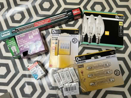 Photo of free Halogen Light bulbs - assorted sizes (Raynes Park SW20) #1