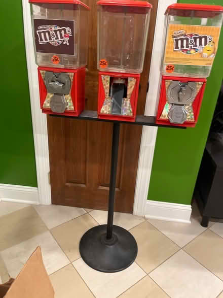 Photo of free Old school bubblegum machine (Cleveland Park) #1