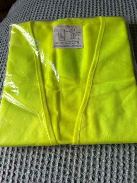 Photo of free AA Car Essentials Adult Hi Viz Vest (Colinton Mains EH13) #1