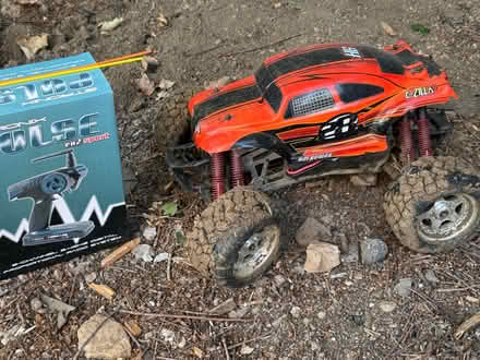 Photo of free Hot Bodies E-Zilla Radio Controlled car (Butterow GL5) #1