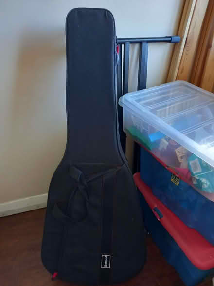 Photo of free guitar case (Smiths Estate OX28) #1