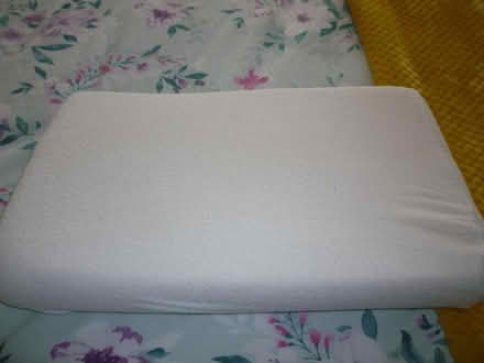 Photo of free Pillow (welling DA16) #1