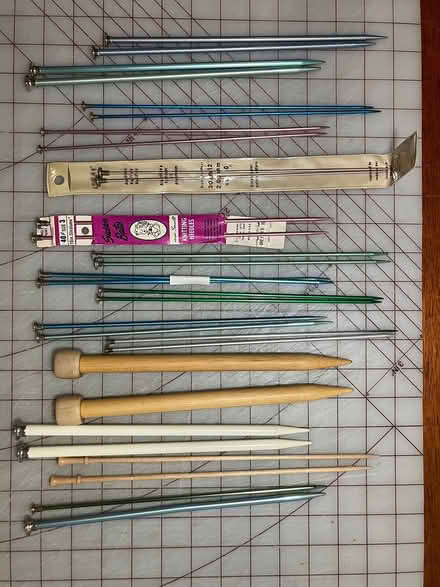 Photo of free LOT Knitting Needles Short Length (Old Town Bowie) #1