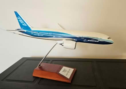 Photo of free 787 model plane (Wallingford) #1