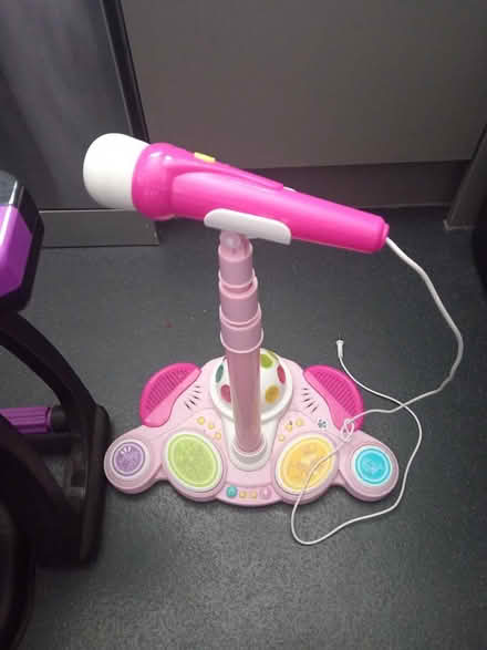 Photo of free Kids microphone (Leeds LS14) #1