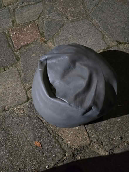 Photo of free Grey pouffe (IG6 3s) #1