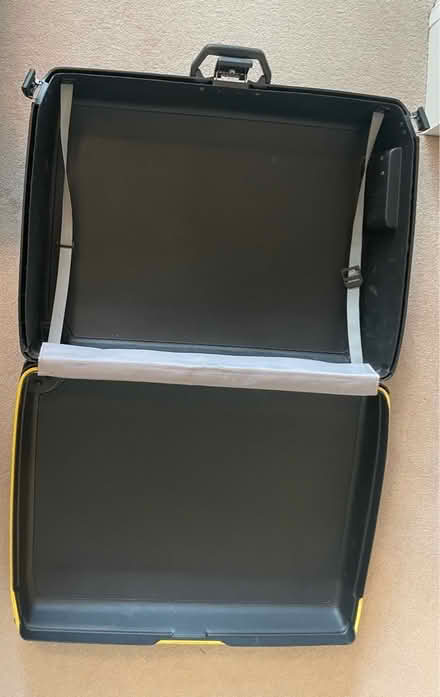 Photo of free Samsonite Roller Suitcase (Hinchley Wood KT10) #4