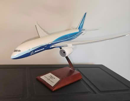 Photo of free 787 model plane (Wallingford) #2