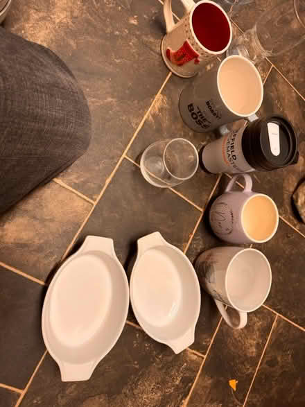 Photo of free Glass And Crockery (Ravenfield S65) #3