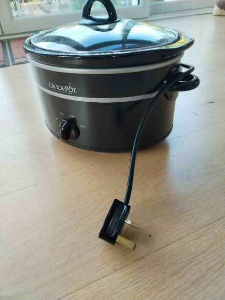 Photo of free Large Oval Crockpot/Slow Cooker (TN36) #1