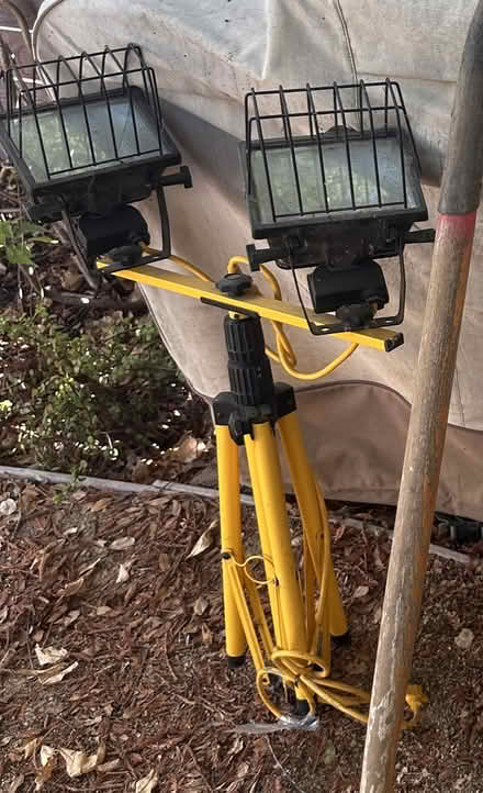 Photo of free Work Lights on tripod stand (Marin) #1