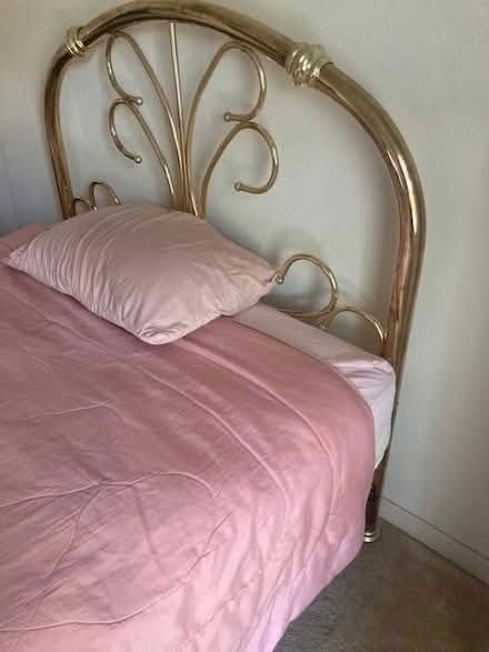 Photo of free mirrors and bed (Hampton, VA (Coliseum Central)) #3
