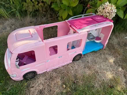 Photo of free Barbie campervan toy (S10) #1