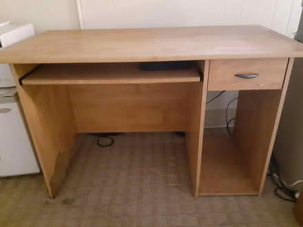 Photo of free Desk (Metuchen nj) #1