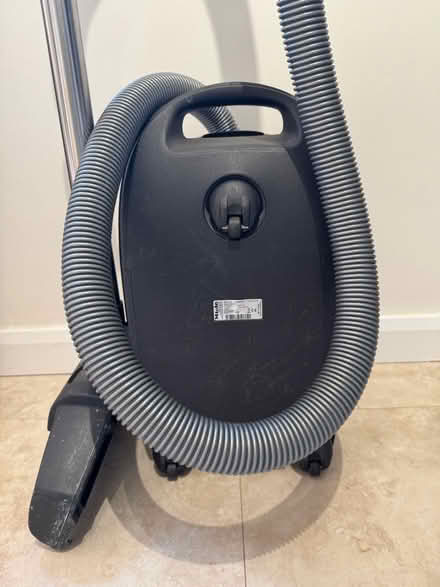 Photo of free Miele Complete C3 vacuum cleaner (Wokingham RG40) #3