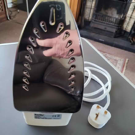 Photo of free Steam Iron (Knowle FY2) #2