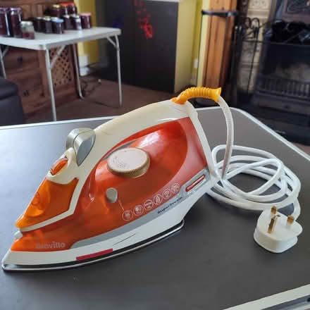 Photo of free Steam Iron (Knowle FY2) #1