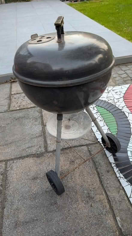 Photo of free Weber BBQ. Old. (Shoreham-by-Sea BN43) #4