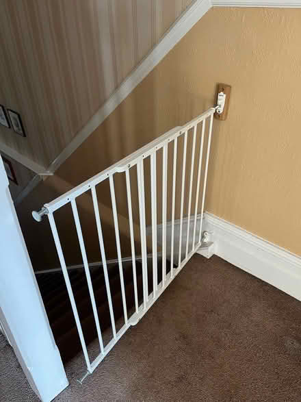 Photo of free Adjustable stairgate (Tolworth KT6) #1